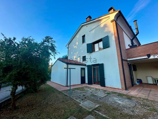 Villetta bifamiliare in vendita di 132 m² in Via della Crispa