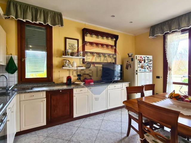Villetta bifamiliare in vendita di 132 m² in Via Ruggero Grieco, 47