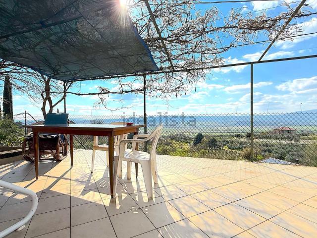 Villetta bifamiliare in vendita di 137 m² in Frazione Colle Basso