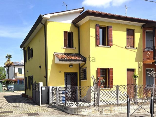 Villetta bifamiliare in vendita di 137 m² in Via XX Settembre, 15