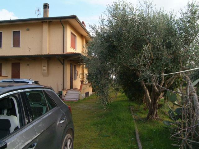 Villetta bifamiliare in vendita di 137 m² in Via Italica