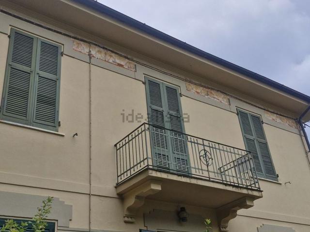 Villetta bifamiliare in vendita di 137 m² in Via Livorno, 14