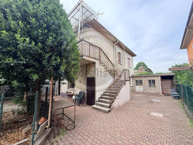 Villetta bifamiliare in vendita di 137 m² in Via R. Sanzio, 12