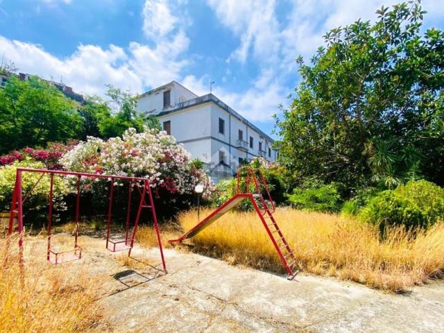 Villetta bifamiliare in vendita di 1344 m² in Via Marina Taverna