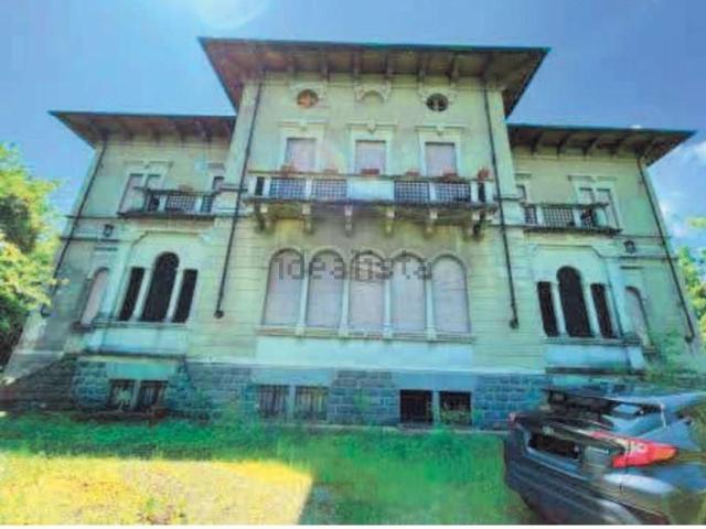 Villetta bifamiliare in vendita di 514 m² in Via Martiri della Libertà, 168