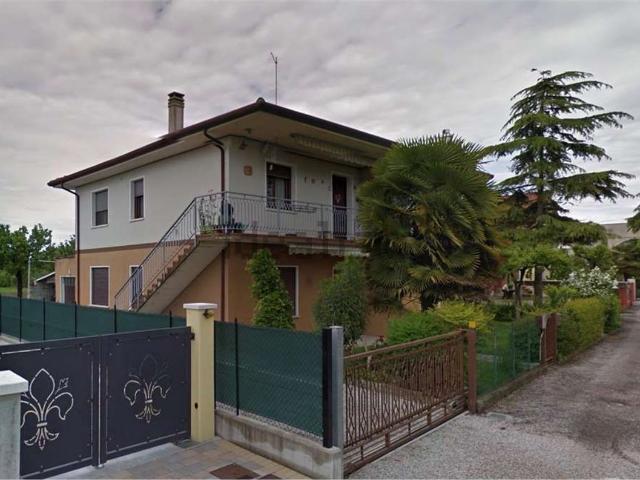 Villetta bifamiliare in vendita di 134 m² in Via Pialoi, 65