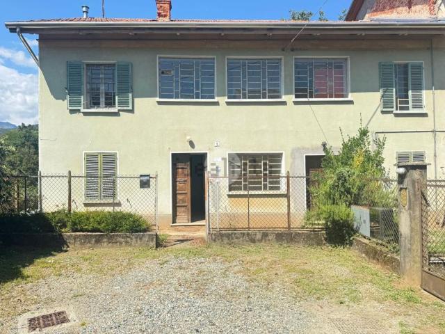 Villetta bifamiliare in vendita di 135 m² in Frazione Serralunga, 5