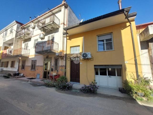 Villetta bifamiliare in vendita di 135 m² in Via Algeri, 16