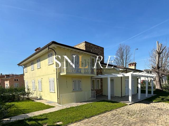Villetta bifamiliare in vendita di 135 m² in Via Bugneta