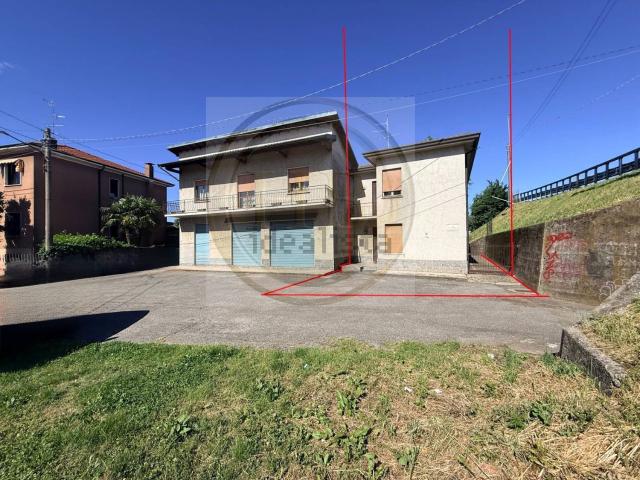 Villetta bifamiliare in vendita di 135 m² in Via C. Rosselli, 30