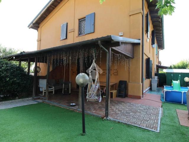 Villetta bifamiliare in vendita di 135 m² in Via Cappellaccio, 451