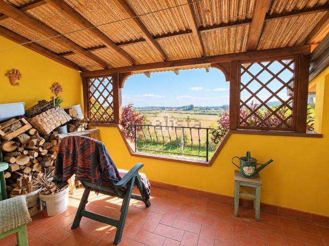 Villetta bifamiliare in vendita di 135 m² in Via del Fossato