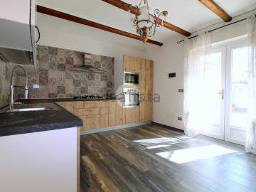 Villetta bifamiliare in vendita di 135 m² in Via della Valle, 25