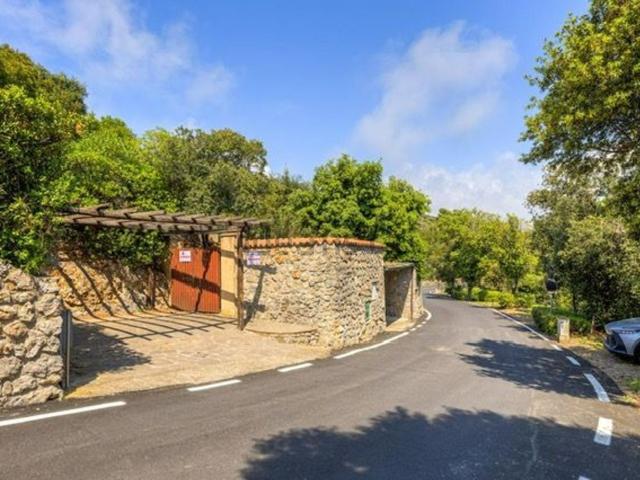 Villetta bifamiliare in vendita di 135 m² in Via delle Mimose, 191