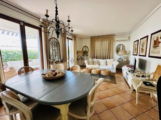 Villetta bifamiliare in vendita di 135 m² in Via Edmondo de Amicis