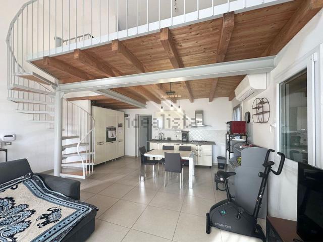Villetta bifamiliare in vendita di 135 m² in Via Frascona, 101