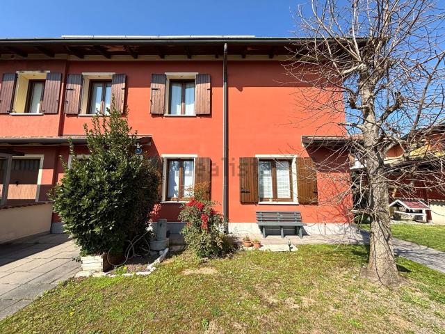 Villetta bifamiliare in vendita di 135 m² in Via Nilde Iotti, 8
