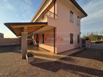 Villetta bifamiliare in vendita di 135 m² in Via Roma