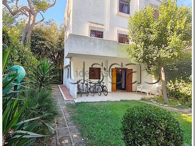 Villetta bifamiliare in vendita di 135 m² in Viale Castellammare, 44