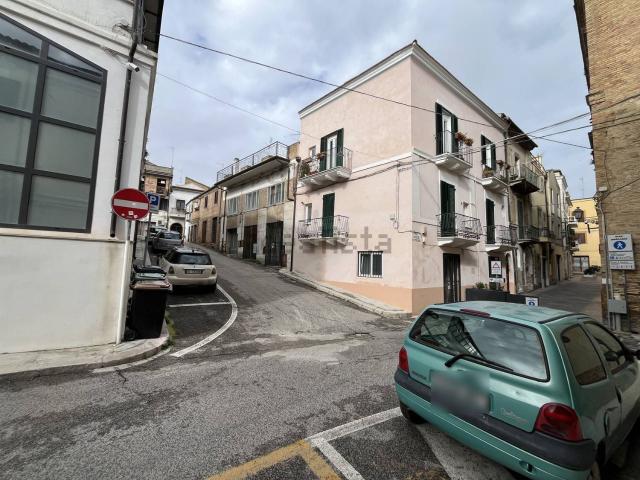 Villetta bifamiliare in vendita di 136 m² in Piazza Santa Chiara