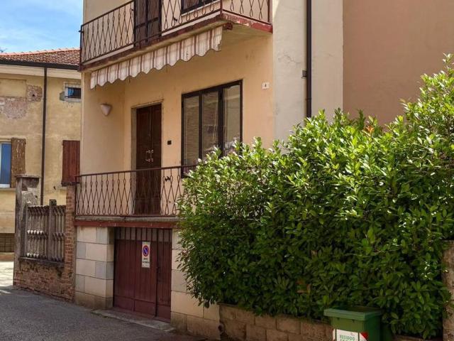 Villetta bifamiliare in vendita di 136 m² in Via Don Eugenio Leoni, 4