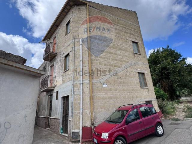 Villetta bifamiliare in vendita di 136 m² in Via Falerno, 10