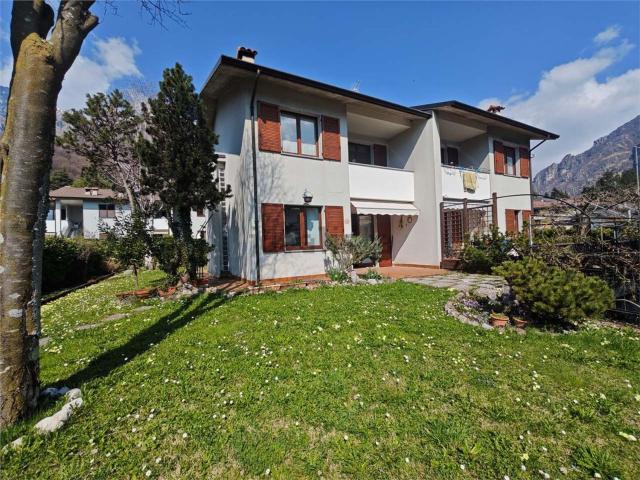 Villetta bifamiliare in vendita di 136 m² in Via Fiume