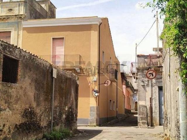 Villetta bifamiliare in vendita di 136 m² in Via Liberta, 57