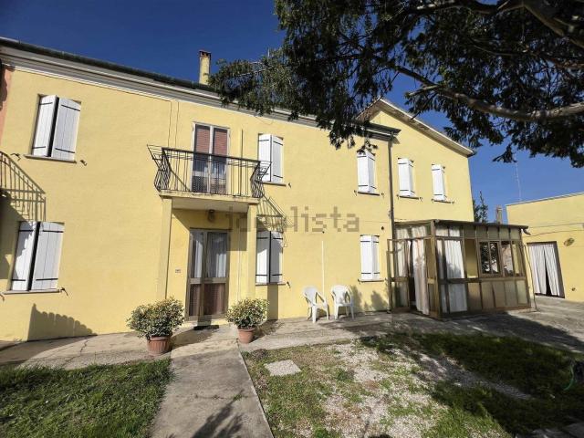 Villetta bifamiliare in vendita di 136 m² in Via Lungo Adige