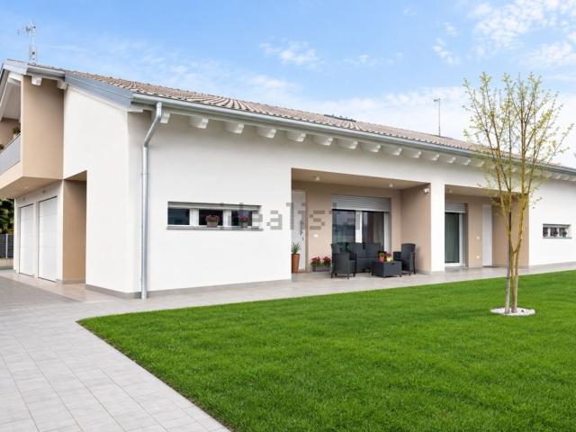 Villetta bifamiliare in vendita di 136 m² in Via Pereri