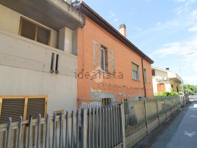 Villetta bifamiliare in vendita di 136 m² in Viale Europa, 6