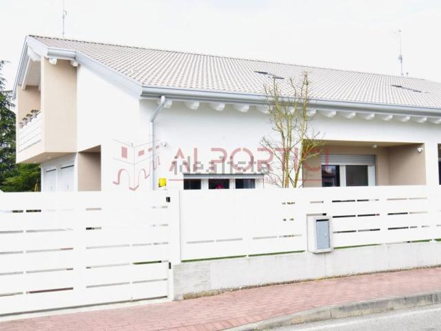 Villetta bifamiliare in vendita di 136 m²