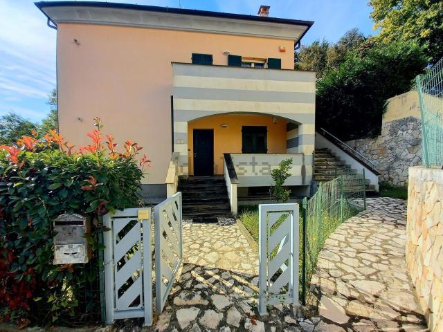 Villetta bifamiliare in vendita di 138 m² in Via Ugo Botti, 20