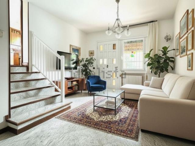 Villetta bifamiliare in vendita di 138 m² in Via Cremona
