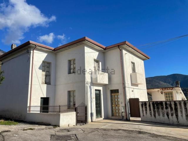 Villetta bifamiliare in vendita di 138 m² in Via Giuseppe Garibaldi, 33