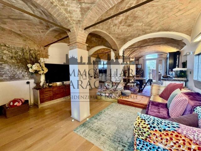 Villetta bifamiliare in vendita di 138 m² in Via Olmetola, 78