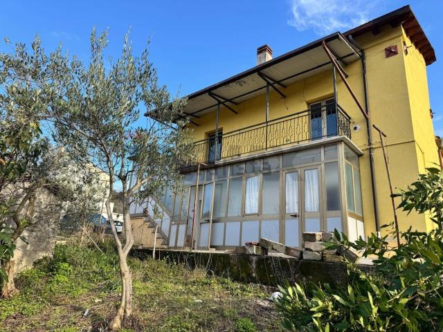 Villetta bifamiliare in vendita di 138 m² in Via Pietranegra, 5