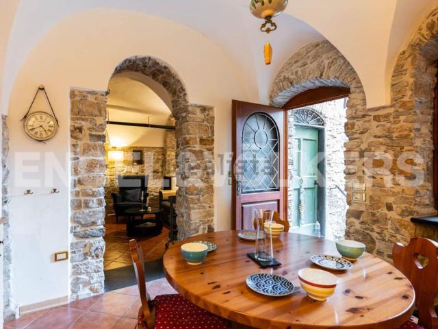 Villetta bifamiliare in vendita di 138 m² in Via San Giacomo, 12
