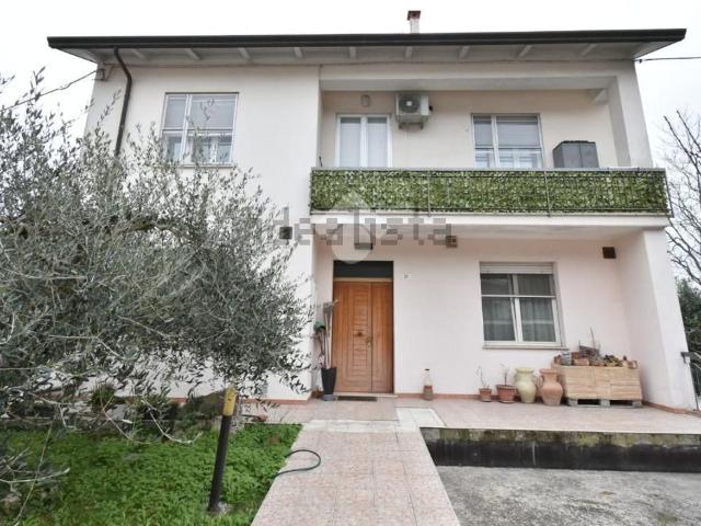 Villetta bifamiliare in vendita di 138 m² in Via Sogliano, 21