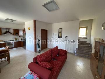 Villetta bifamiliare in vendita di 139 m² in Via Vecchia Alessandria