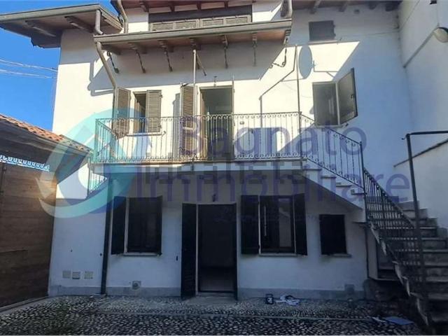 Villetta bifamiliare in vendita di 139 m² in Via Caccia, 1