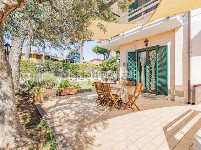 Villetta bifamiliare in vendita di 139 m² in Via dei Pesci
