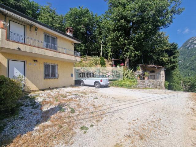 Villetta bifamiliare in vendita di 139 m² in Via di Trescolli, 140
