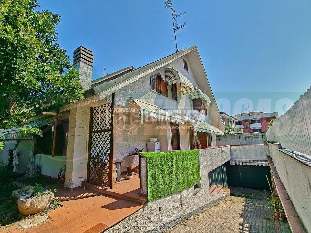 Villetta bifamiliare in vendita di 139 m² in Via Friuli, 46
