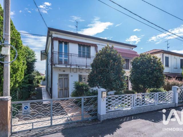 Villetta bifamiliare in vendita di 139 m² in Via Goffredo Mameli, 10