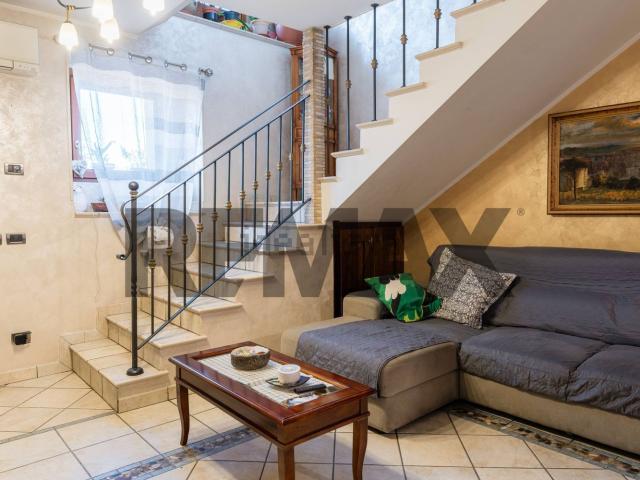 Villetta bifamiliare in vendita di 243 m² in Salita San Paolo, 14