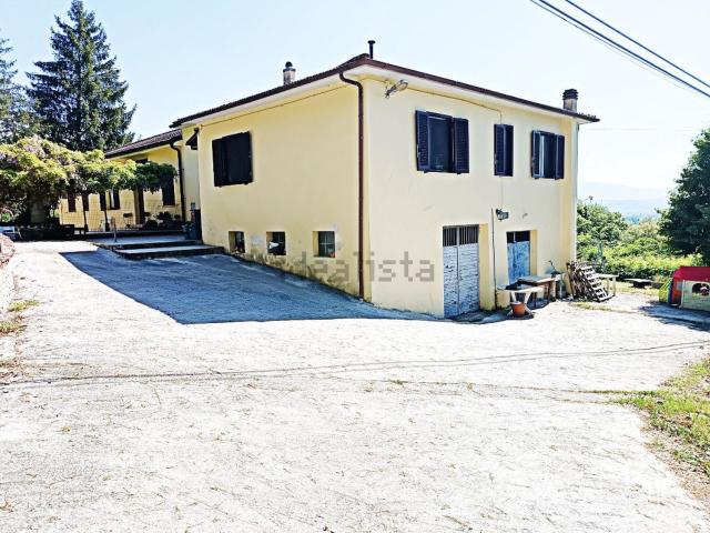 Villetta bifamiliare in vendita di 243 m² in Via Scintille, 4