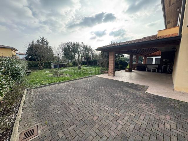 Villetta bifamiliare in vendita di 243 m²