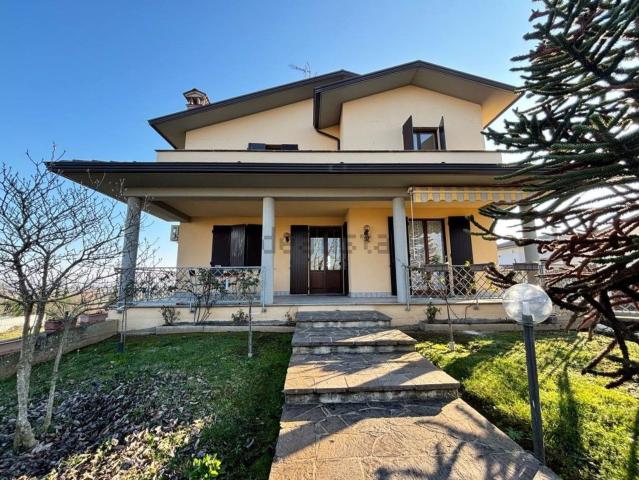 Villetta bifamiliare in vendita di 240 m² in Frazione Godi