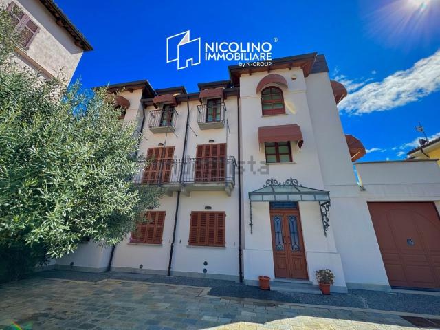 Villetta bifamiliare in vendita di 240 m² in Piazza Maria Cappellano, 1